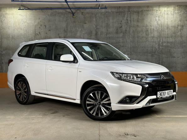 Mitsubishi Outlander III Рестайлинг 3 с пробегом 2022 года, цена 2 749 000 рублей, 30 км, внедорожник, Автокод Объявления