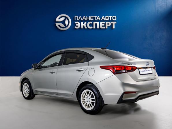 Hyundai Solaris II с пробегом 2018 года, цена 1 040 000 рублей, 161340 км, седан, Автокод Объявления
