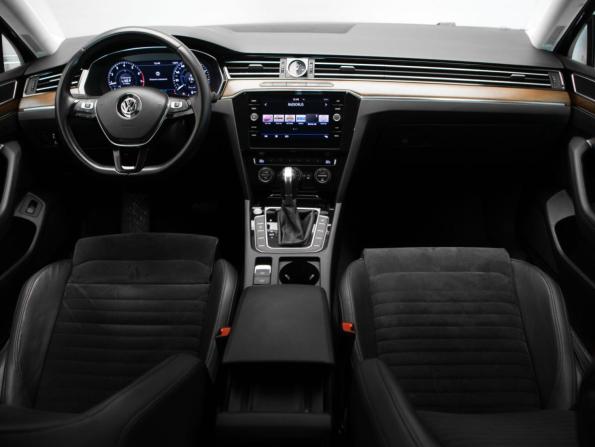 Volkswagen Passat B8 с пробегом 2018 года, цена 2 440 000 рублей, 87507 км, седан, Автокод Объявления
