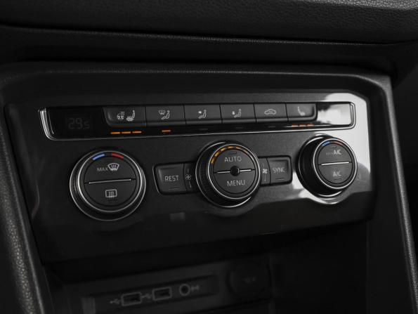 Volkswagen Tiguan II с пробегом 2018 года, цена 2 295 000 рублей, 262251 км, внедорожник, Автокод Объявления
