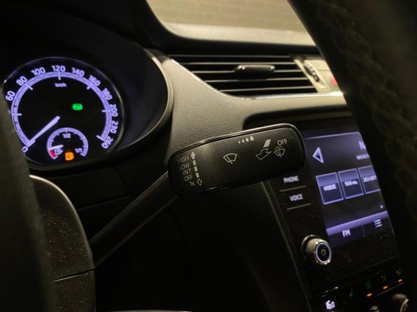 Skoda Octavia III (A7) Рестайлинг с пробегом 2018 года, цена 1 370 000 рублей, 235235 км, лифтбек, Автокод Объявления