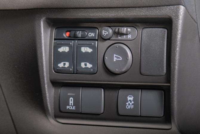Honda Freed I Рестайлинг с пробегом 2012 года, цена 1 099 000 рублей, 194500 км, компактвэн, Автокод Объявления