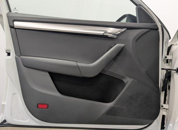 Skoda Octavia III (A7) Рестайлинг с пробегом 2017 года, цена 1 650 000 рублей, 97857 км, лифтбек, Автокод Объявления