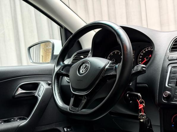 Volkswagen Polo V Рестайлинг с пробегом 2018 года, цена 1 149 000 рублей, 134714 км, седан, Автокод Объявления
