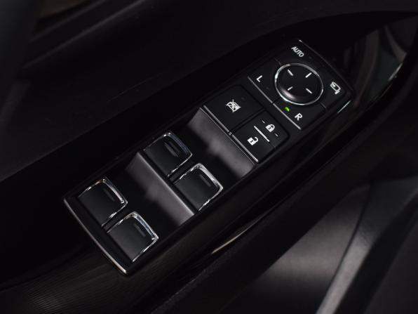 Lexus LX III Рестайлинг 2 с пробегом 2016 года, цена 6 199 995 рублей, 165823 км, внедорожник, Автокод Объявления