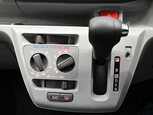 Daihatsu Mira e:S II с пробегом 2021 года, цена 860 000 рублей, 49083 км, хэтчбек, Автокод Объявления