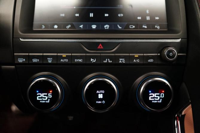 Jaguar E-Pace I с пробегом 2018 года, цена 2 897 000 рублей, 133000 км, внедорожник, Автокод Объявления