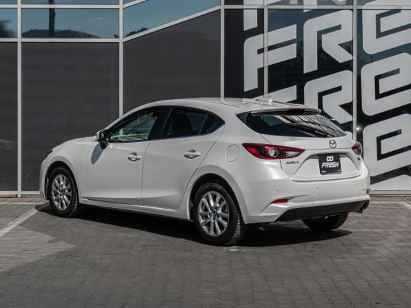 Mazda Axela III Рестайлинг с пробегом 2018 года, цена 1 420 000 рублей, 101517 км, хэтчбек, Автокод Объявления