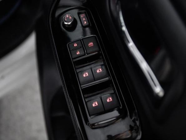 Toyota Noah III (R80) Рестайлинг с пробегом 2018 года, цена 2 500 000 рублей, 130300 км, минивэн, Автокод Объявления