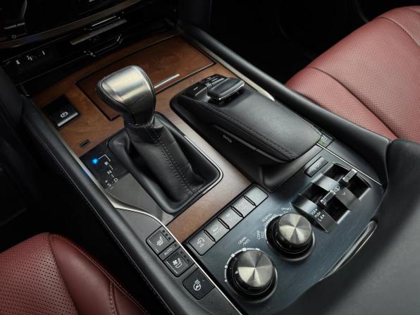 Lexus LX III Рестайлинг 2 с пробегом 2017 года, цена 7 990 000 рублей, 105930 км, внедорожник, Автокод Объявления