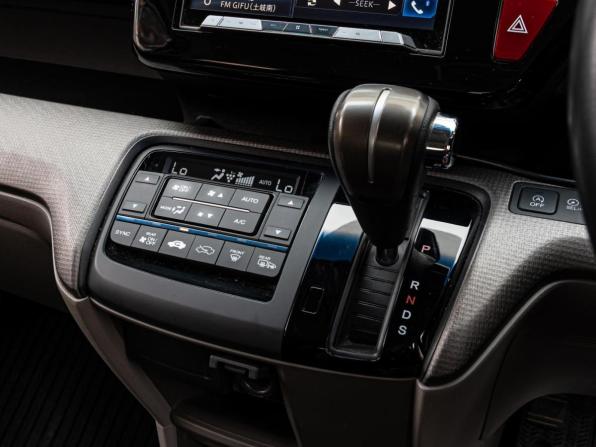 Honda Stepwgn V с пробегом 2016 года, цена 2 148 000 рублей, 64026 км, минивэн, Автокод Объявления