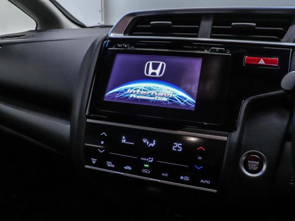 Honda Fit III с пробегом 2013 года, цена 950 000 рублей, 132516 км, хэтчбек, Автокод Объявления