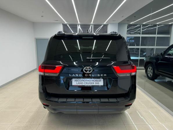 Toyota Land Cruiser 300 Series с пробегом 2021 года, цена 12 500 000 рублей, 10 км, внедорожник, Автокод Объявления
