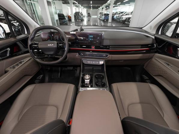 Kia Carnival IV Рестайлинг с пробегом 2025 года, цена 5 600 000 рублей, 9950 км, минивэн, Автокод Объявления
