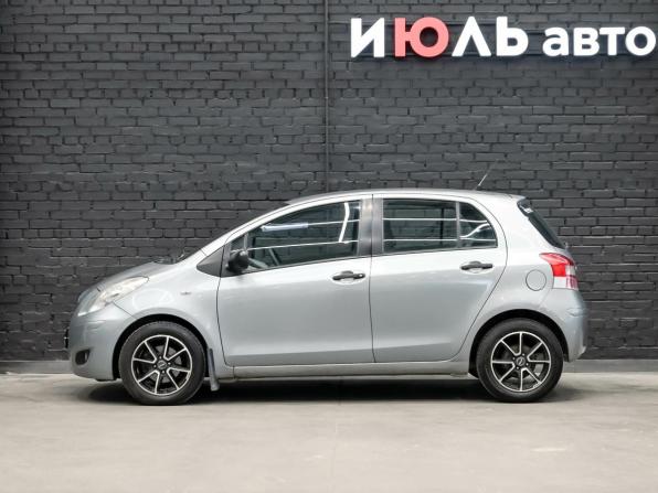 Toyota Yaris II Рестайлинг с пробегом 2010 года, цена 500 000 рублей, 220494 км, хэтчбек, Автокод Объявления