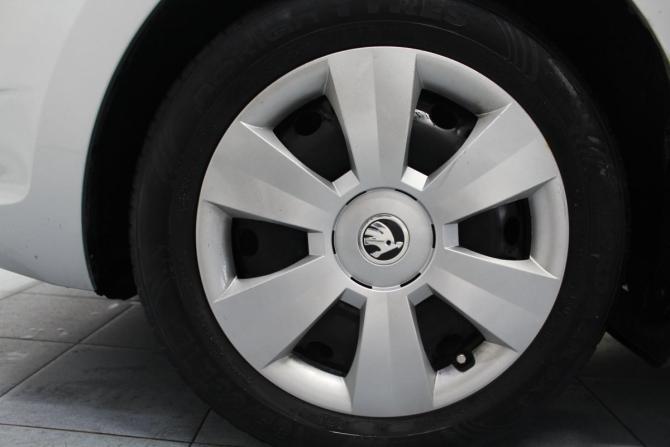 Skoda Rapid I с пробегом 2015 года, цена 769 000 рублей, 200741 км, лифтбек, Автокод Объявления