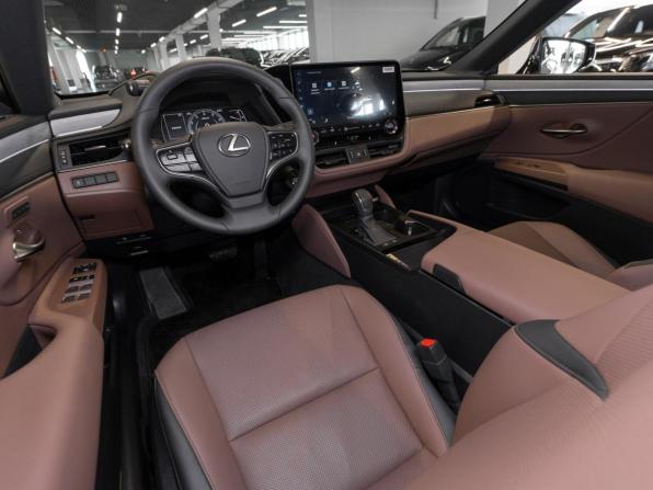 Lexus ES VII Рестайлинг 2 с пробегом 2025 года, цена 5 700 000 рублей, 17 км, седан, Автокод Объявления