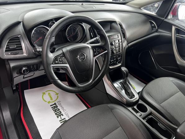 Opel Astra J с пробегом 2011 года, цена 645 000 рублей, 224871 км, хэтчбек, Автокод Объявления