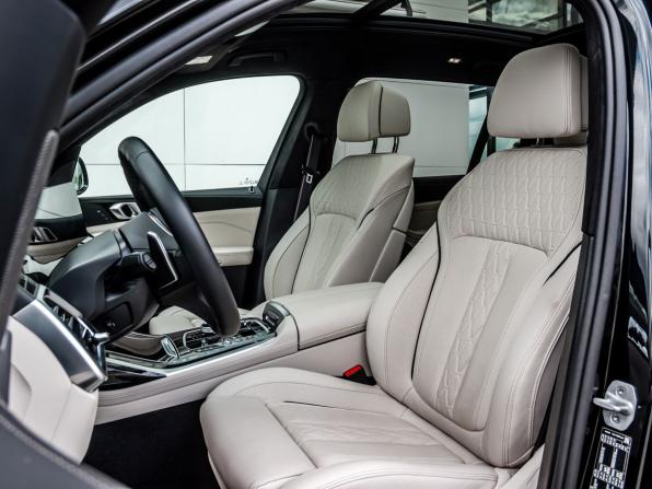 BMW X7 I (G07) Рестайлинг с пробегом 2025 года, цена 17 500 000 рублей, 5491 км, внедорожник, Автокод Объявления