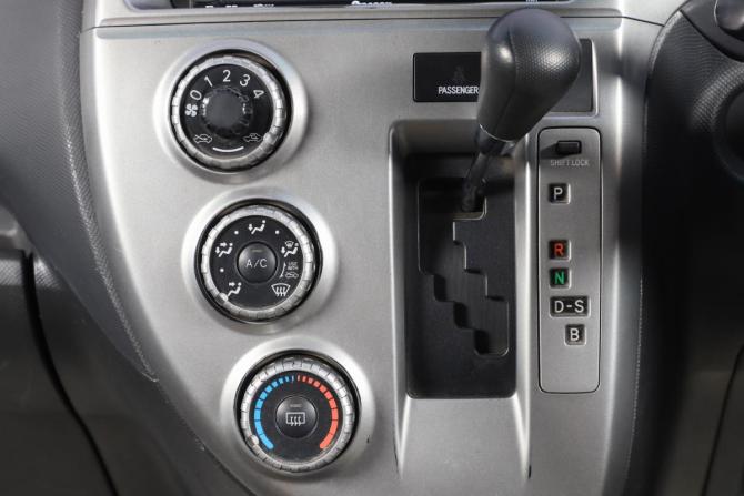 Toyota Ractis I с пробегом 2010 года, цена 949 000 рублей, 105000 км, хэтчбек, Автокод Объявления
