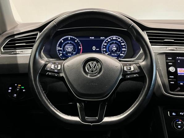 Volkswagen Tiguan II с пробегом 2018 года, цена 2 899 000 рублей, 123579 км, внедорожник, Автокод Объявления