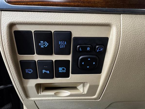 Toyota Land Cruiser 200 Series Рестайлинг 2 с пробегом 2015 года, цена 3 799 000 рублей, 330000 км, внедорожник, Автокод Объявления