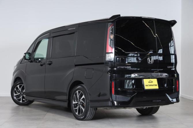 Honda Stepwgn V Рестайлинг с пробегом 2017 года, цена 2 009 000 рублей, 145000 км, минивэн, Автокод Объявления