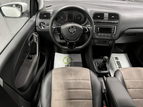 Volkswagen Polo V Рестайлинг с пробегом 2017 года, цена 1 095 000 рублей, 140873 км, седан, Автокод Объявления