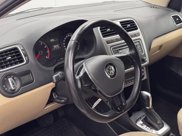 Volkswagen Polo V Рестайлинг с пробегом 2016 года, цена 1 310 000 рублей, 100216 км, седан, Автокод Объявления