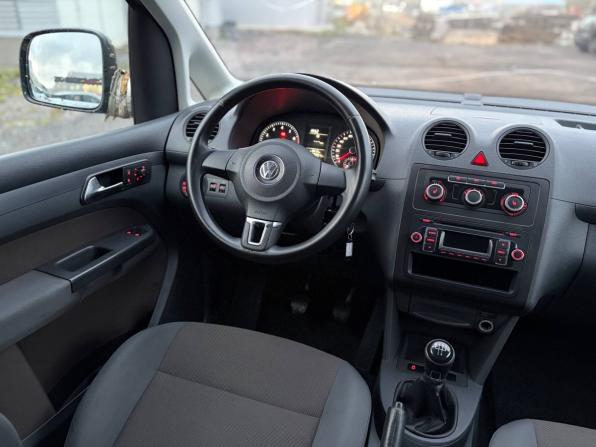 Volkswagen Caddy III Рестайлинг с пробегом 2013 года, цена 710 000 рублей, 273000 км, компактвэн, Автокод Объявления