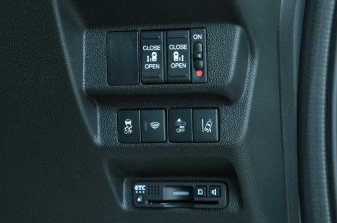 Honda Freed II Рестайлинг с пробегом 2021 года, цена 2 099 000 рублей, 800 км, компактвэн, Автокод Объявления
