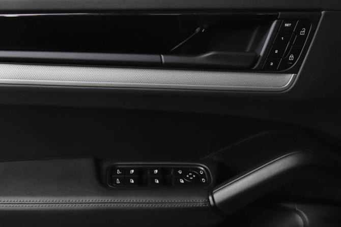 Porsche Cayenne III Рестайлинг с пробегом 2023 года, цена 10 999 900 рублей, 34110 км, внедорожник, Автокод Объявления