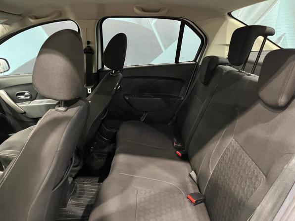 Renault Logan II Рестайлинг с пробегом 2018 года, цена 780 000 рублей, 158000 км, седан, Автокод Объявления