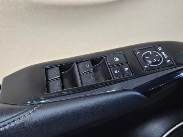 Lexus NX I с пробегом 2015 года, цена 2 300 000 рублей, 180903 км, внедорожник, Автокод Объявления