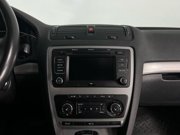 Skoda Octavia II (A5) Рестайлинг с пробегом 2011 года, цена 699 000 рублей, 253000 км, лифтбек, Автокод Объявления