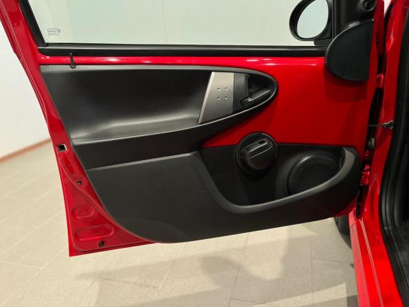 Peugeot 107 I Рестайлинг 2 с пробегом 2013 года, цена 750 000 рублей, 51108 км, хэтчбек, Автокод Объявления