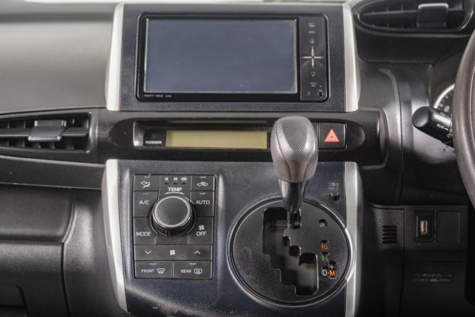 Toyota Wish II с пробегом 2010 года, цена 999 000 рублей, 270000 км, минивэн, Автокод Объявления