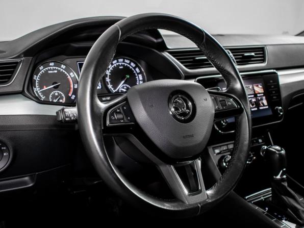 Skoda Superb III с пробегом 2018 года, цена 1 980 000 рублей, 92984 км, лифтбек, Автокод Объявления