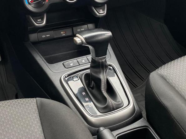 Kia Rio IV Рестайлинг с пробегом 2021 года, цена 979 000 рублей, 131420 км, седан, Автокод Объявления