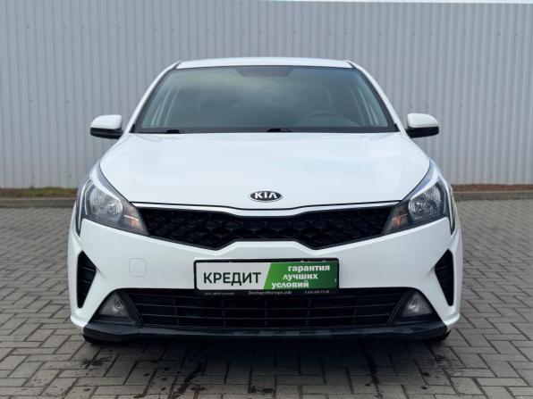 Kia Rio IV Рестайлинг с пробегом 2021 года, цена 1 775 000 рублей, 86400 км, седан, Автокод Объявления