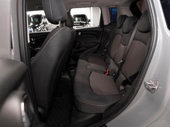 Mini Hatch III (F55/F56) Рестайлинг 2 с пробегом 2021 года, цена 2 500 000 рублей, 56427 км, хэтчбек, Автокод Объявления