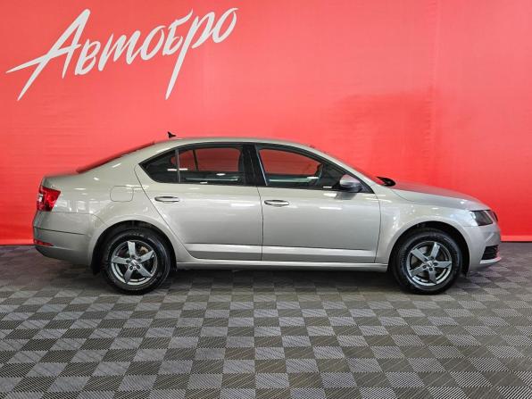Skoda Octavia III (A7) Рестайлинг с пробегом 2017 года, цена 1 499 000 рублей, 122000 км, лифтбек, Автокод Объявления