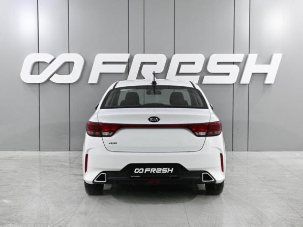 Kia Rio IV Рестайлинг с пробегом 2020 года, цена 1 390 000 рублей, 62142 км, седан, Автокод Объявления