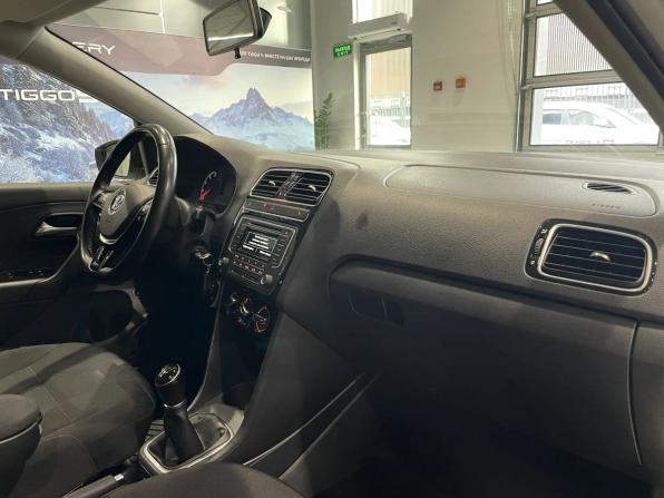 Volkswagen Polo V Рестайлинг с пробегом 2017 года, цена 910 000 рублей, 159274 км, седан, Автокод Объявления