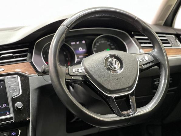 Volkswagen Passat B8 с пробегом 2015 года, цена 1 690 000 рублей, 104753 км, седан, Автокод Объявления