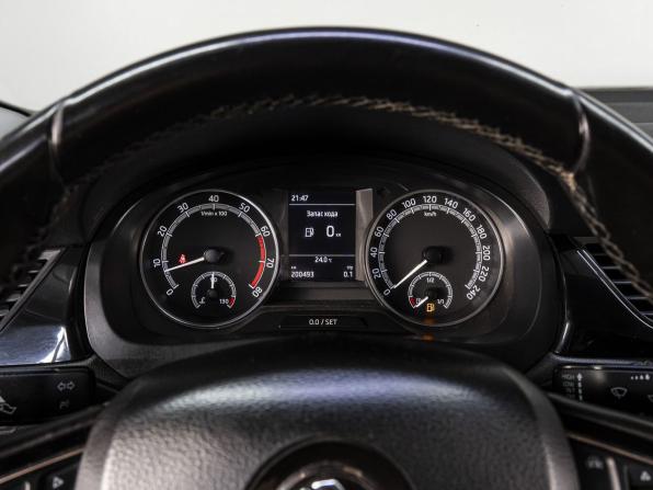 Skoda Rapid I Рестайлинг с пробегом 2018 года, цена 900 000 рублей, 200453 км, лифтбек, Автокод Объявления