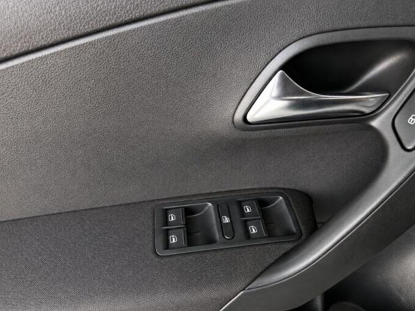 Volkswagen Polo V Рестайлинг с пробегом 2017 года, цена 1 419 000 рублей, 62500 км, седан, Автокод Объявления