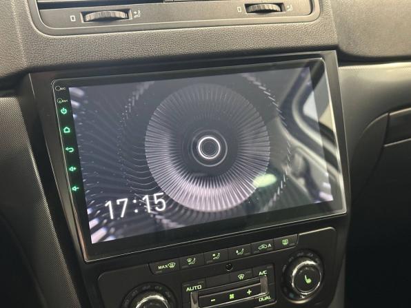 Skoda Yeti I Рестайлинг с пробегом 2015 года, цена 1 045 000 рублей, 212259 км, внедорожник, Автокод Объявления