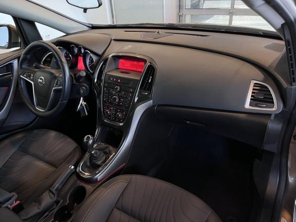 Opel Astra J Рестайлинг с пробегом 2013 года, цена 870 000 рублей, 98605 км, хэтчбек, Автокод Объявления