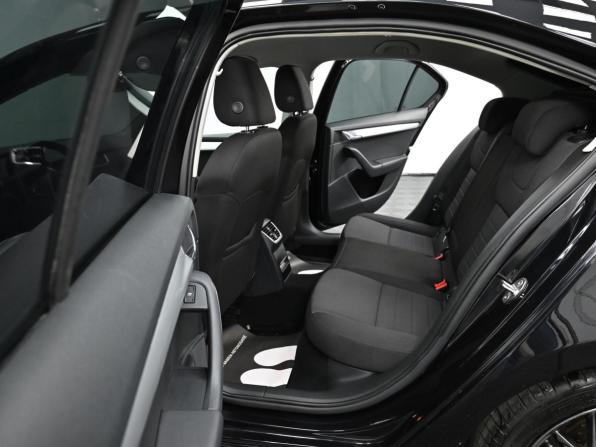 Skoda Octavia III (A7) с пробегом 2017 года, цена 1 399 000 рублей, 159000 км, лифтбек, Автокод Объявления